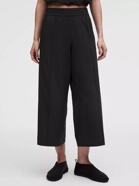 Breezily Mid-Rise Cropped Pant